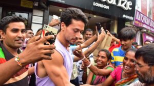 tiger-shroff-with-fans