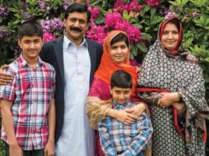 malala-yousafzai-family